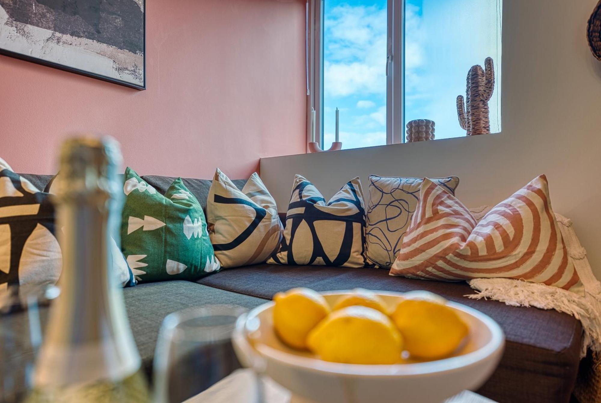 2-Bedroom Stunning, Stylish & Central City Apartment, Spacious, Sleeps 6, With On-Site Parking - Near Gunwharf Quays & Beach - By Blue Puffin Stays Portsmouth Exteriör bild